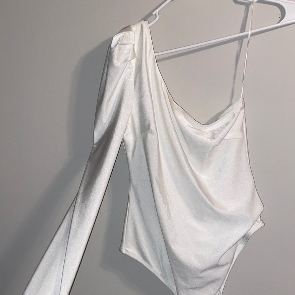 Blue Blush (S) 1 sleeve white body suit